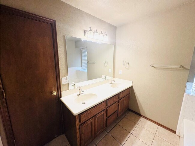 Building Photo - 209 Bradgate Dr