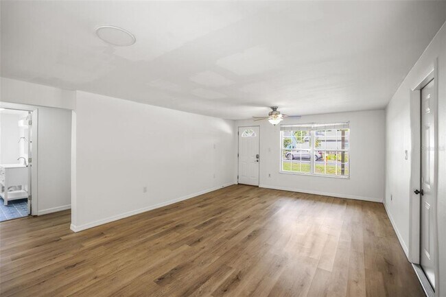 Building Photo - 2955 Bay View Dr