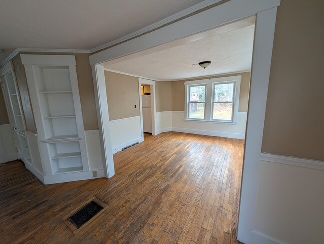 Building Photo - 30 Pleasant St