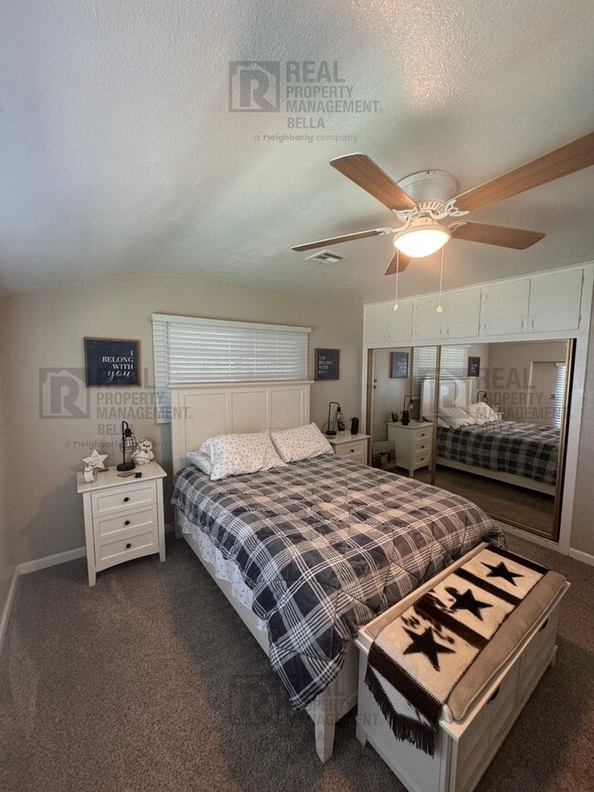 Building Photo - 3-Bed, 2-Bath Oasis in Hemet with Sparklin...