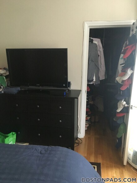 Building Photo - 506 E Broadway