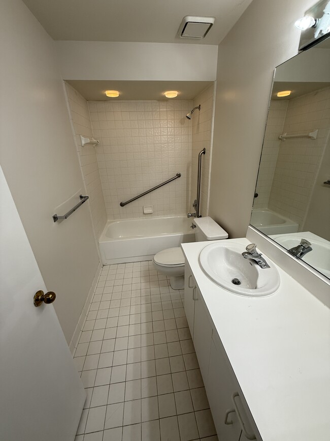 Building Photo - 30414 Orchard Lake Rd