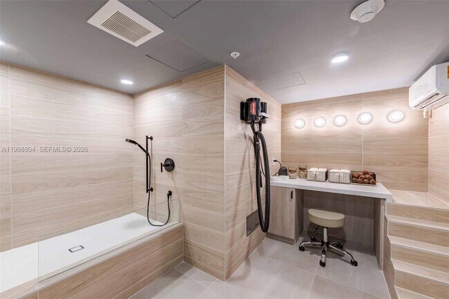 Building Photo - 3900 Alton Rd