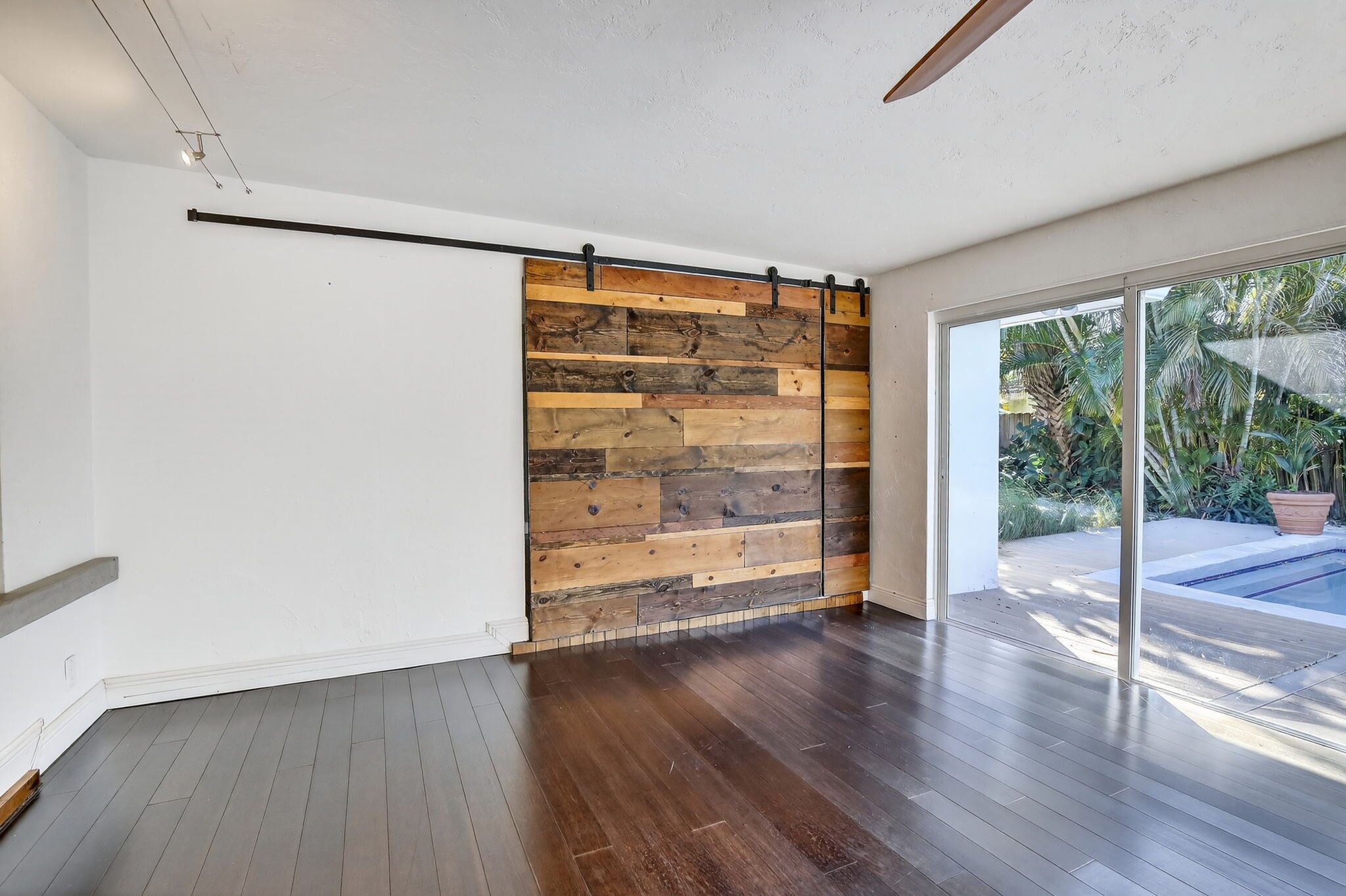 Building Photo - 2740 NE 34th St