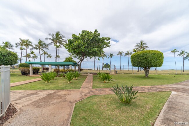 Building Photo - $1500 - STUDIO UNIT IN MAKAHA SURFSIDE