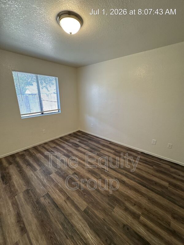 Building Photo - 10931 Thompson Dr