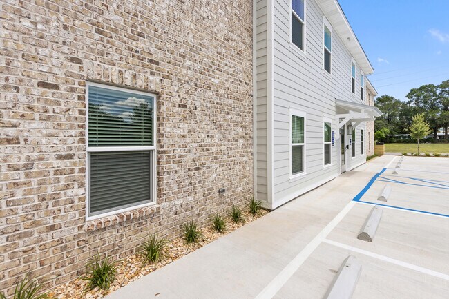 Building Photo - 305 Okaloosa Ave