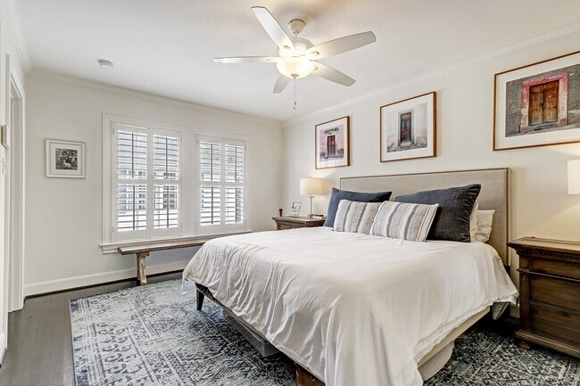 Building Photo - 2829 Sunset Blvd