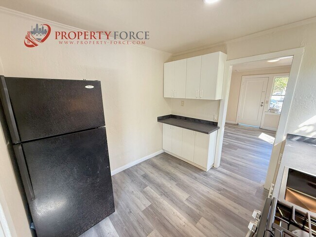Building Photo - UPGRADED 1 BED 1 BATH  - OFFERED BY PROPER...