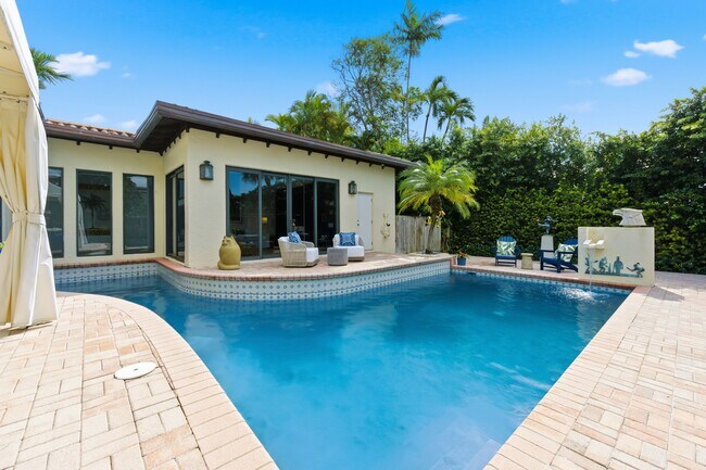 Building Photo - 264 Everglade Ave