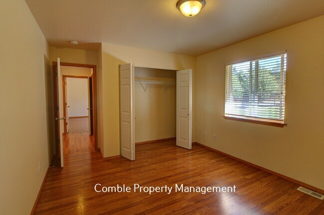 Building Photo - 16115 40th Ave SE