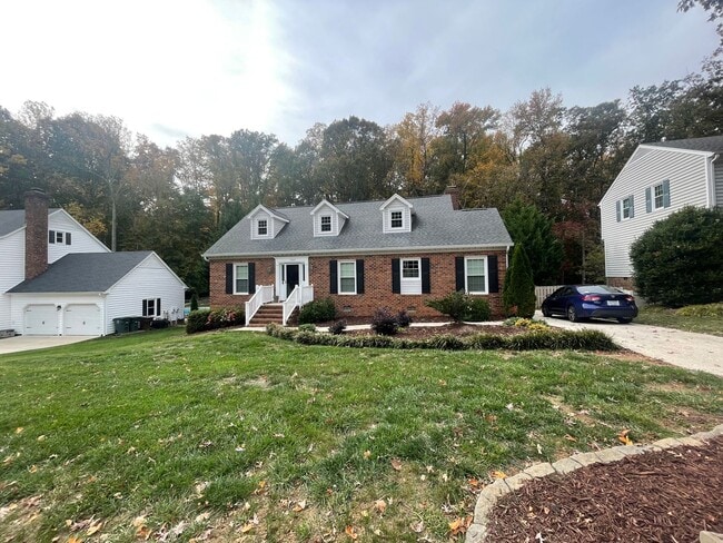 Building Photo - Spacious 4 Bedroom near Guilford College