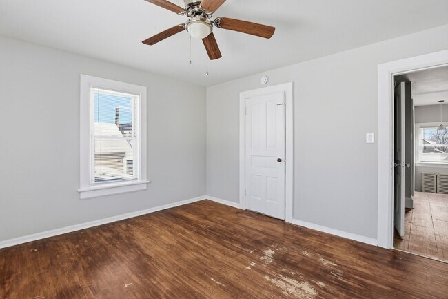 Building Photo - 5 Bedroom House in Manitowoc