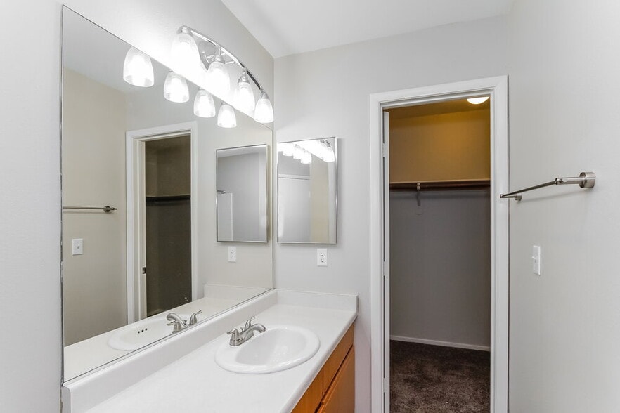 Building Photo - 733 Red Bark Ln