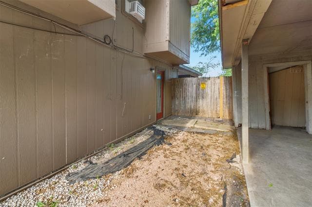Building Photo - 2425 Lakeview Cir