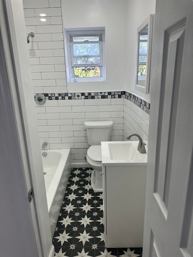 Building Photo - 340 2ND St