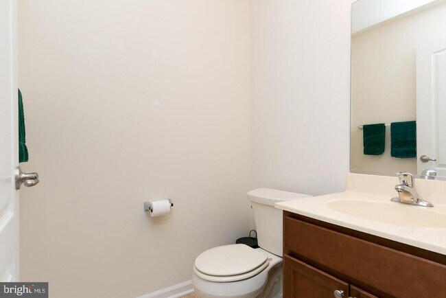 Building Photo - 15 Overlook Dr