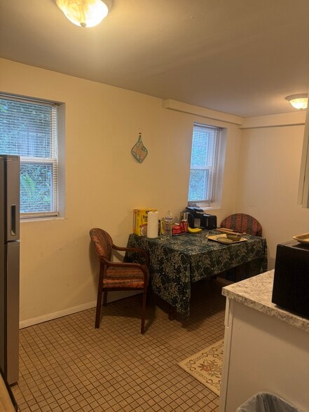 Kitchen - 5317 W Newport Ave
