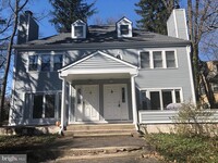 Building Photo - 305 Nassau St