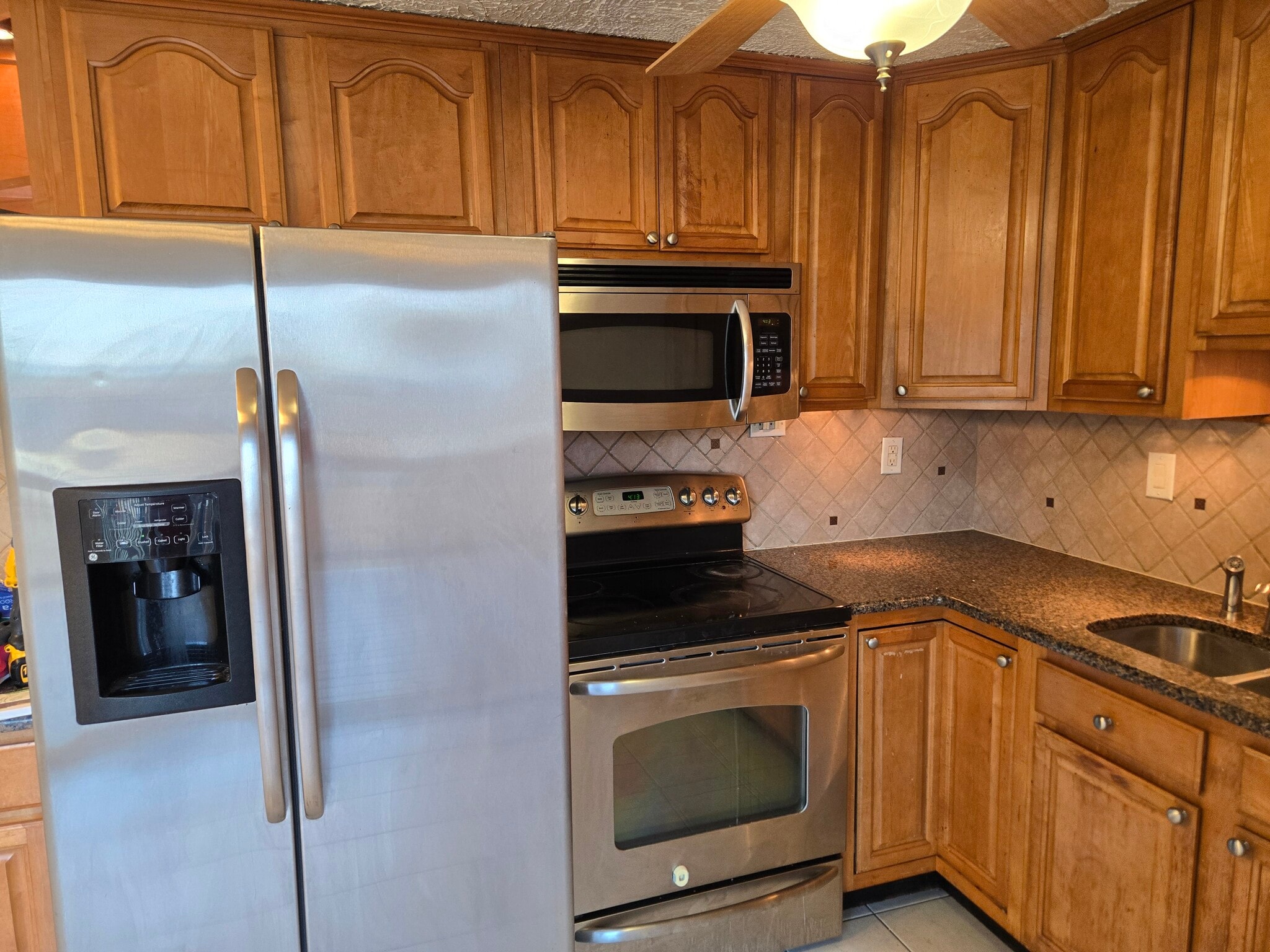 Building Photo - 554 Logan St