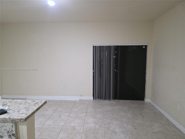 Building Photo - 528 SE 32nd Ave