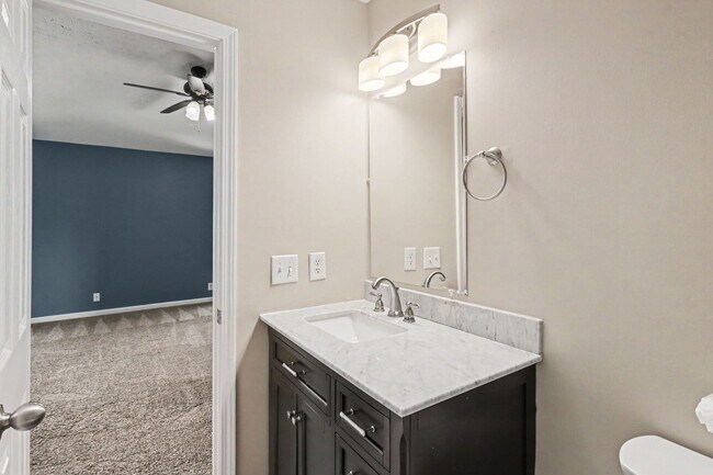 Building Photo - Charming Townhome near Percy Priest