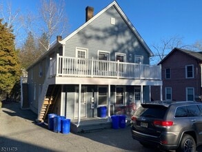 Building Photo - 98 Arch St