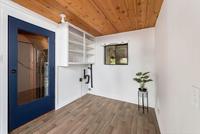 Building Photo - BEAUTIFUL CABIN STYLE HOME ACROSS FROM SIL...