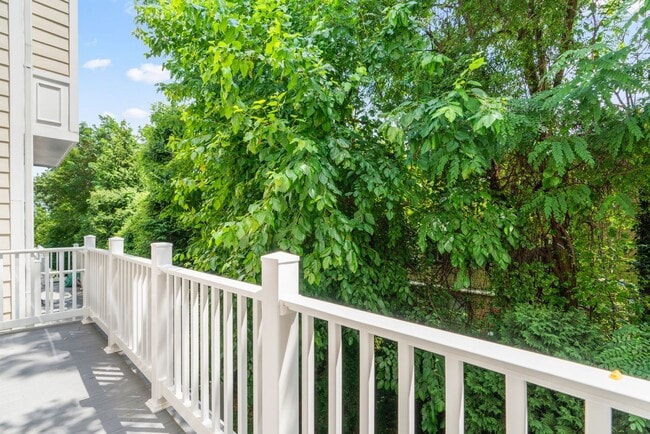 Building Photo - 3 Bedroom 3.5 Bathroom - Wheaton Townhouse...