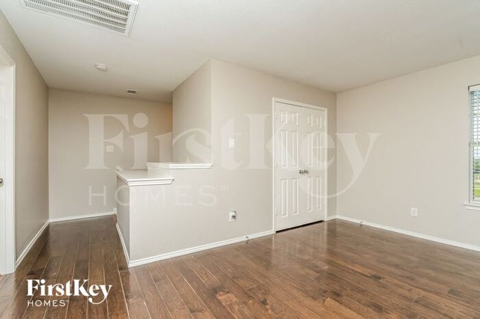 Building Photo - 2109 Chisolm Trl