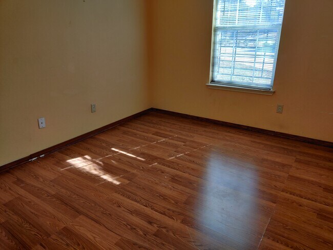 Building Photo - 3102 Via Helena Dr