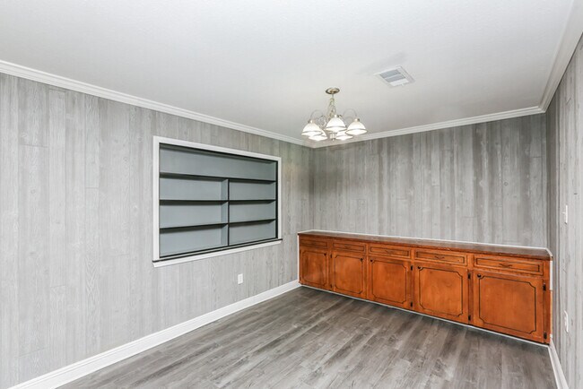 Building Photo - Lovely 3 Bedroom Bungalow in Pearl!