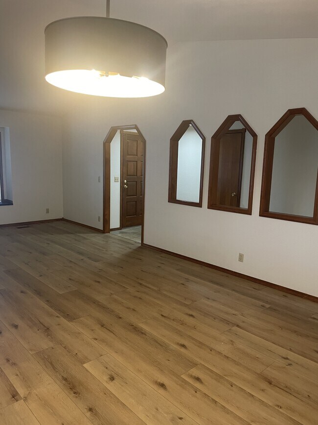 Building Photo - 3500 S Vintage Way