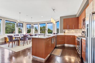 Building Photo - Rare Oversized Fully Furnished 3 Bed / 2.5 Bath 2,800+ SF Duplex with Private 1,000 SF Roof Deck ...