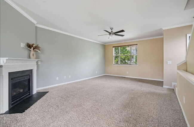 Building Photo - Spacious 3-Bedroom/3.5 Bathroom End-Unit T...