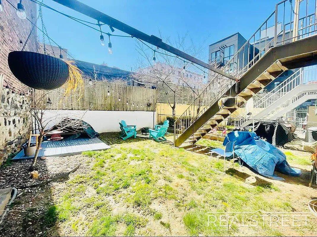 Building Photo - Stunning 1,600 SF Gut-Renovated Duplex Pen...