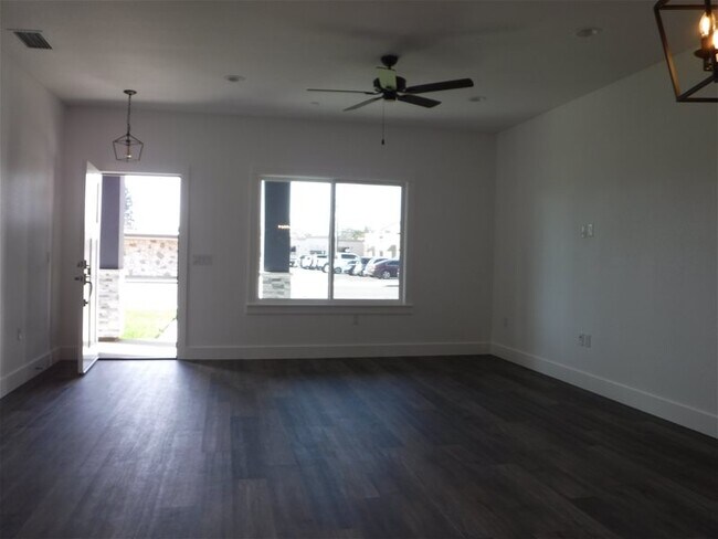 Building Photo - 813 Shasta St