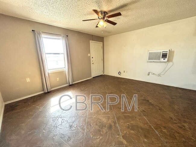 Building Photo - 4606 Erskine St