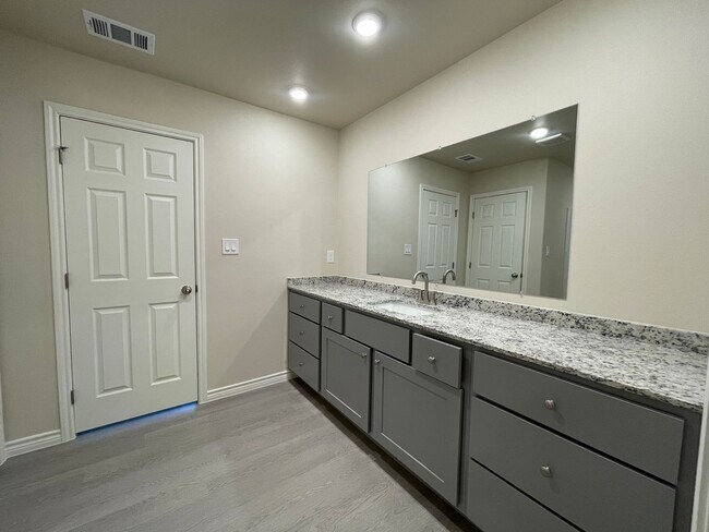Building Photo - Limited-Time Move-In Special!