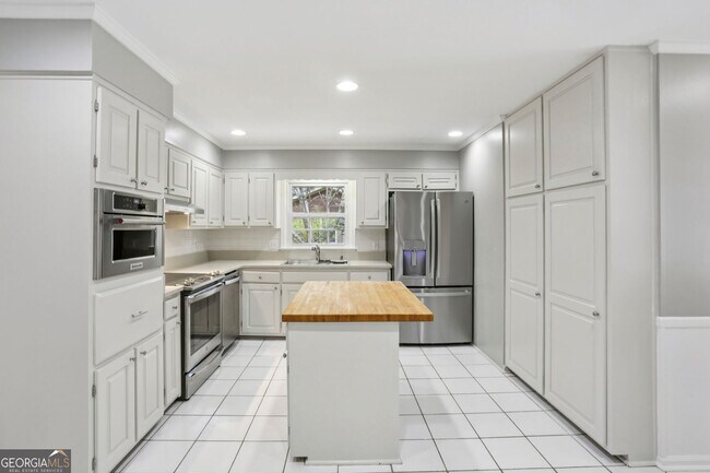 Building Photo - 5224 N Peachtree Rd