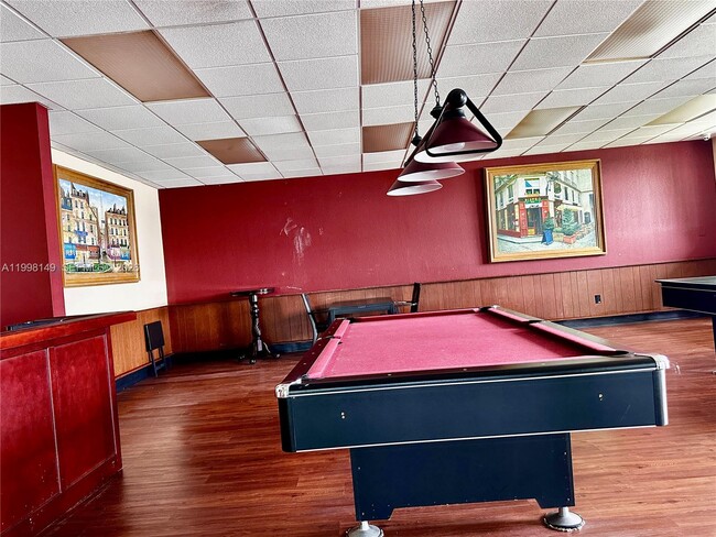 Building Photo - 500 Bayview Dr