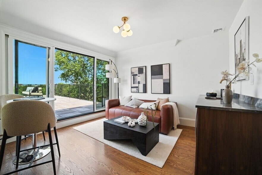 Building Photo - 152 Winchester St