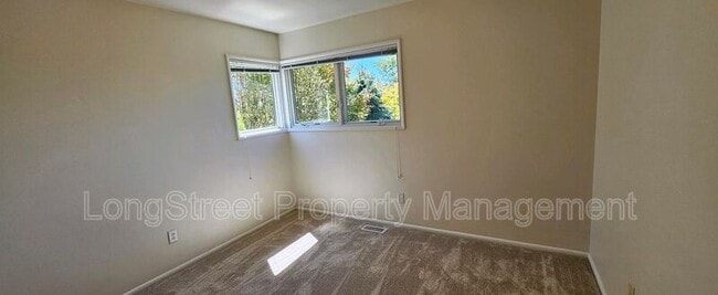 Building Photo - 6910 SW 11th Dr