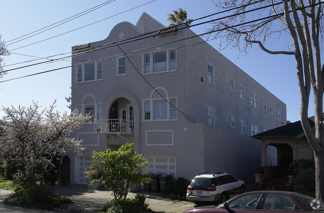 Building Photo - 2424 Spaulding Ave