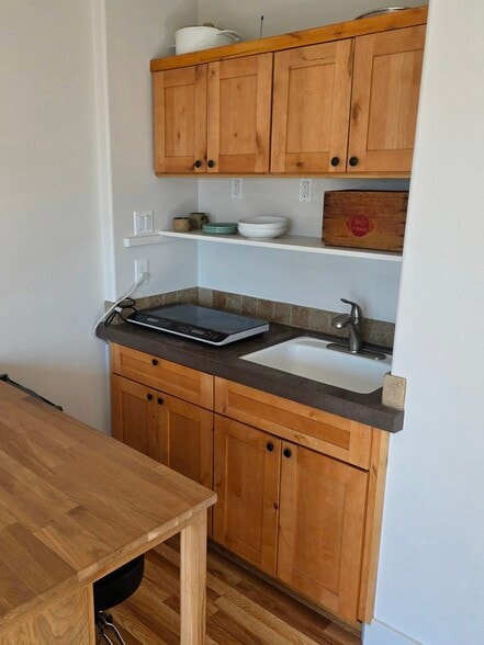 Building Photo - 1059 NW Saginaw Ave