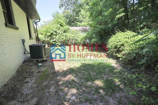 Building Photo - Three Bedroom House  | Attached Garage