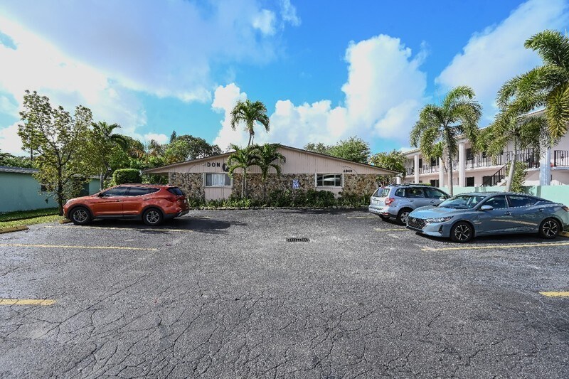 Building Photo - 6040 SW 26th St