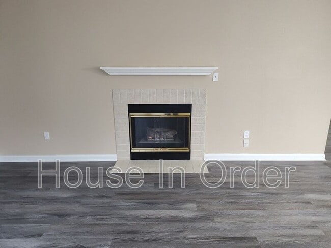 Building Photo - 301 Abbey Cir