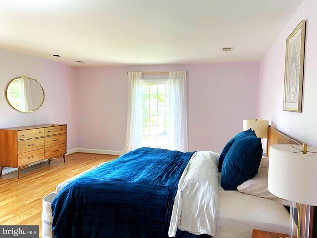 Building Photo - 9809 Hall Rd