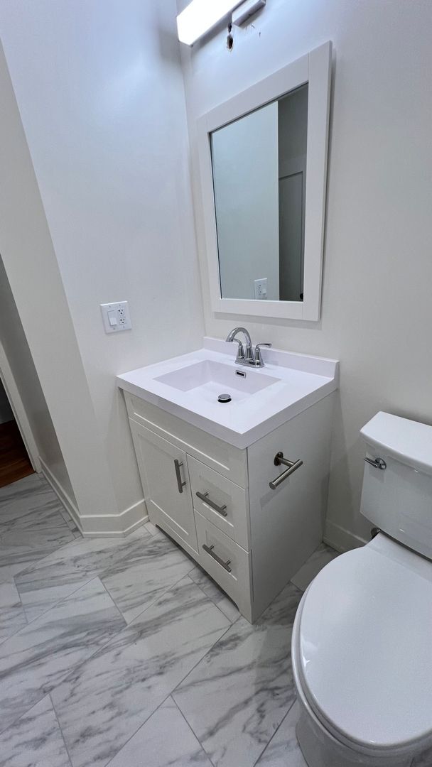Building Photo - New Renovation 2 BR/2 BA right by the lake!